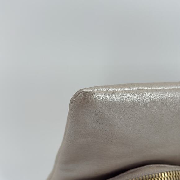 Hobo Women’s Oyster Opalescent Leather Clutch - Picture 7 of 12